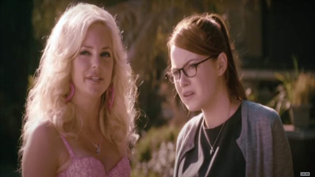 The House Of Bunny Anna Faris as Shelly Darlin and Emma Stone as Natalie Williams.